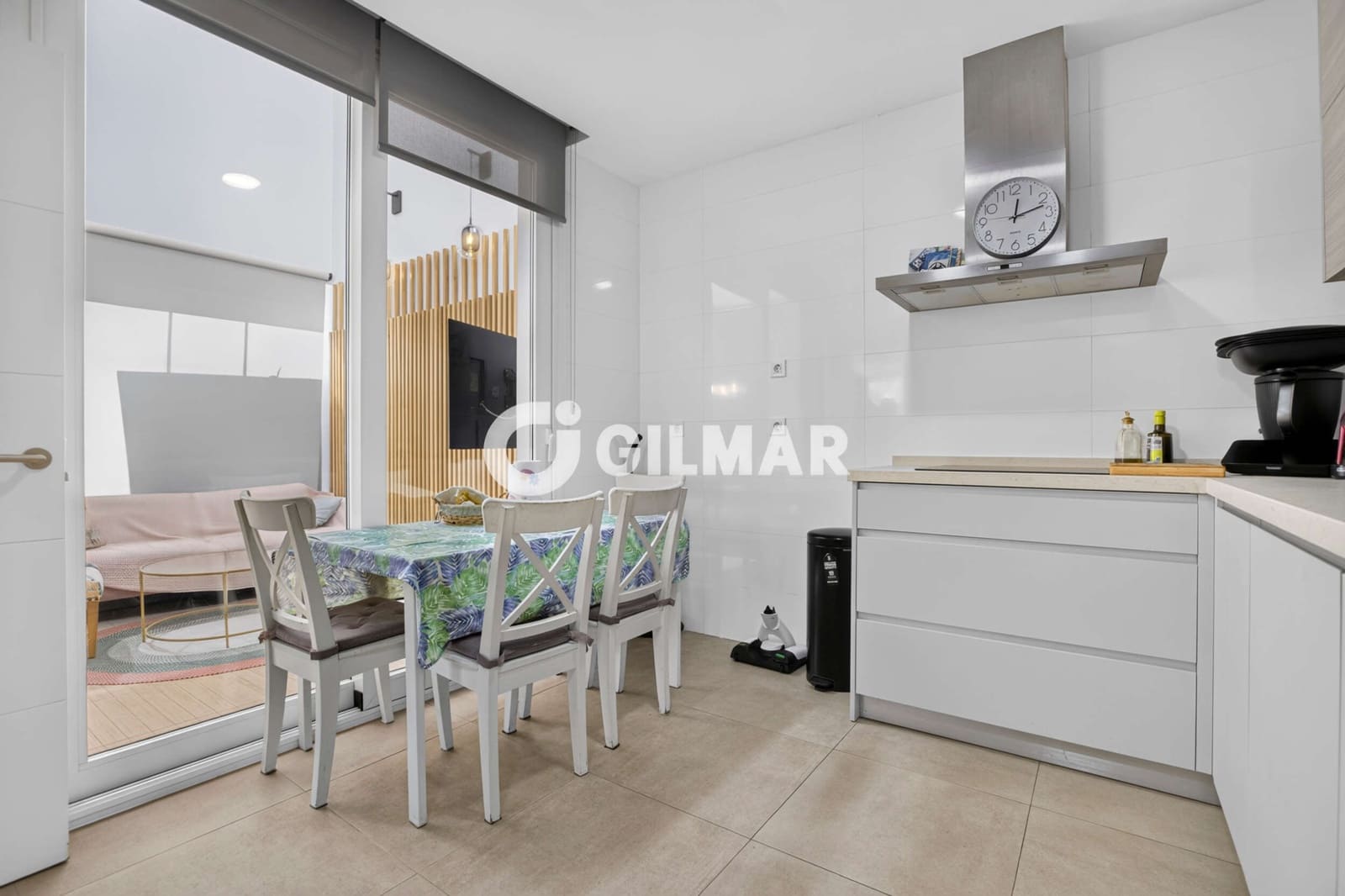 4 quarto Moradia em Banda para venda em Dos Hermanas com piscina - 439 000 € (Ref: 10088441)