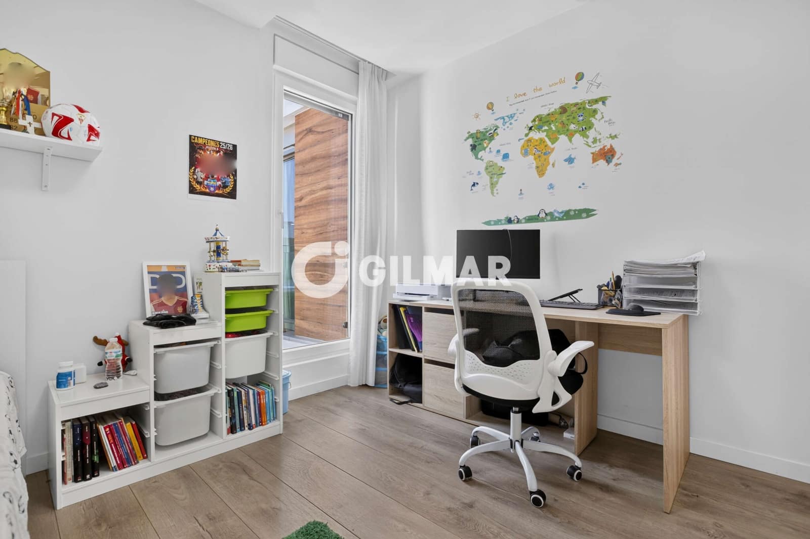 4 quarto Moradia em Banda para venda em Dos Hermanas com piscina - 439 000 € (Ref: 10088441)