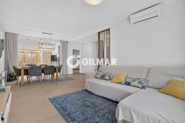 4 quarto Moradia em Banda para venda em Dos Hermanas com piscina - 439 000 € (Ref: 10088441)