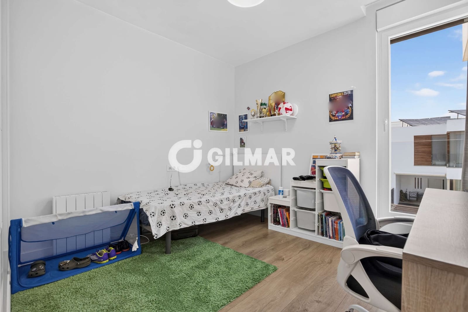 4 quarto Moradia em Banda para venda em Dos Hermanas com piscina - 439 000 € (Ref: 10088441)
