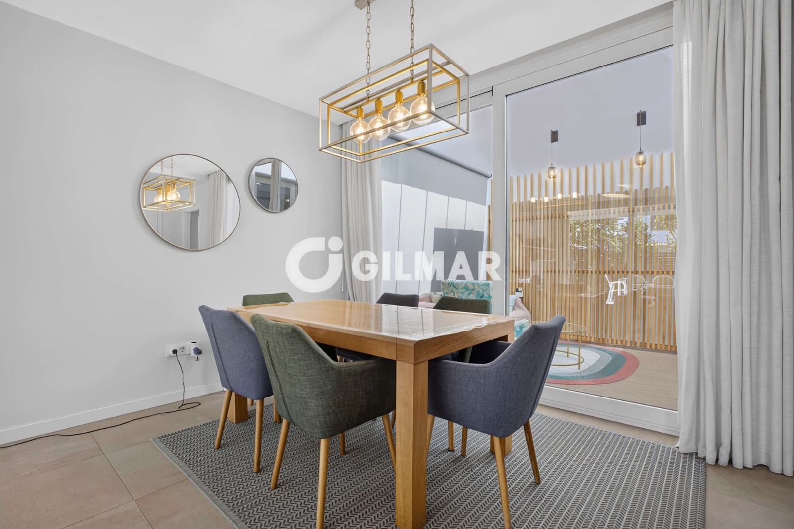 4 quarto Moradia em Banda para venda em Dos Hermanas com piscina - 439 000 € (Ref: 10088441)
