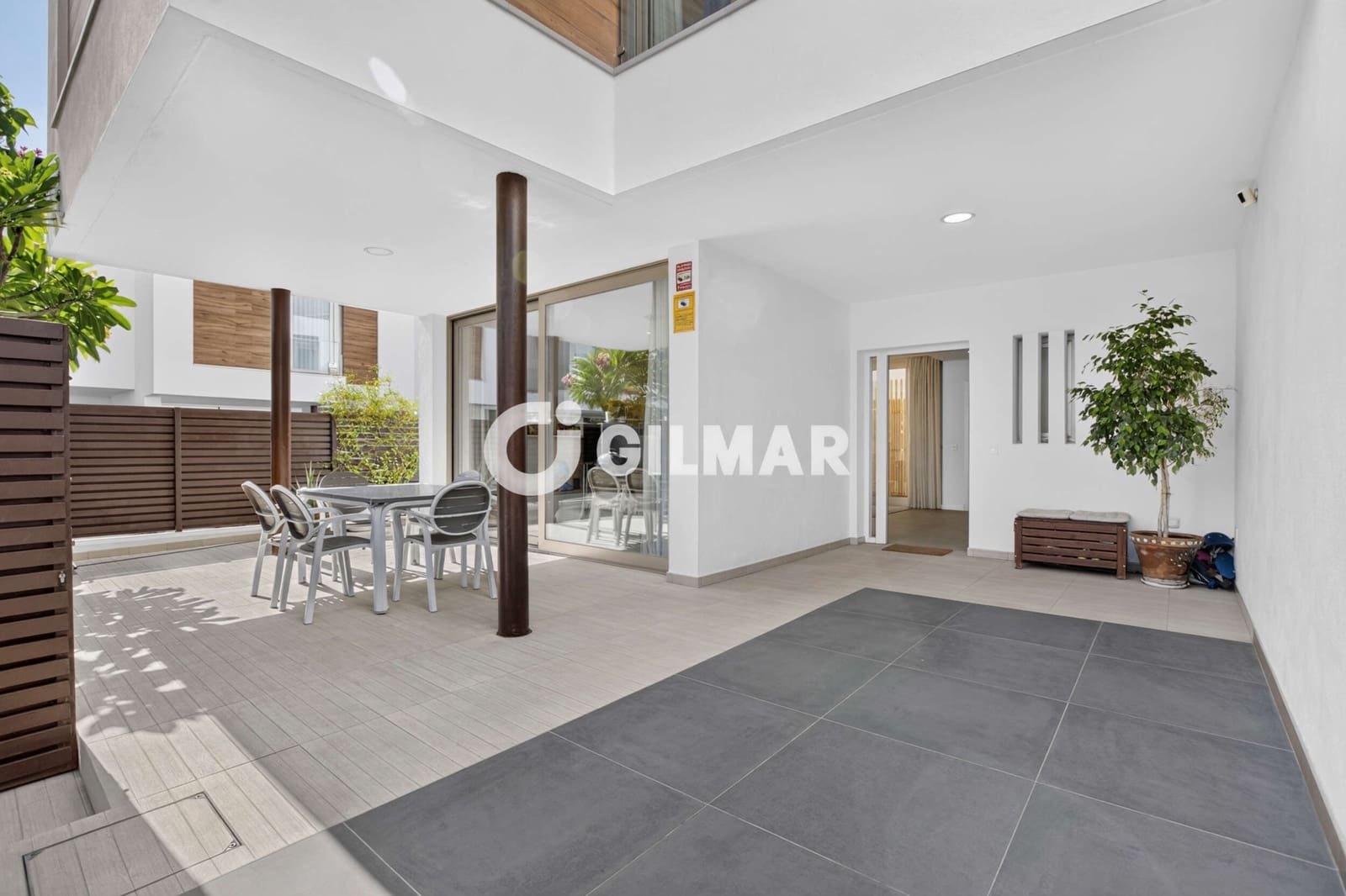 4 quarto Moradia em Banda para venda em Dos Hermanas com piscina - 439 000 € (Ref: 10088441)