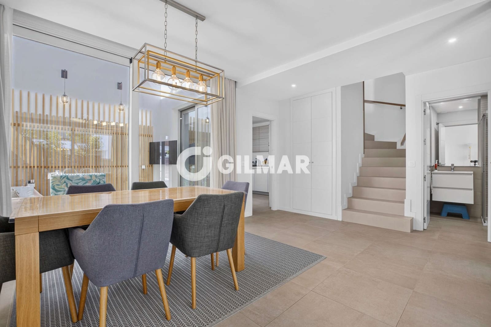 4 quarto Moradia em Banda para venda em Dos Hermanas com piscina - 439 000 € (Ref: 10088441)