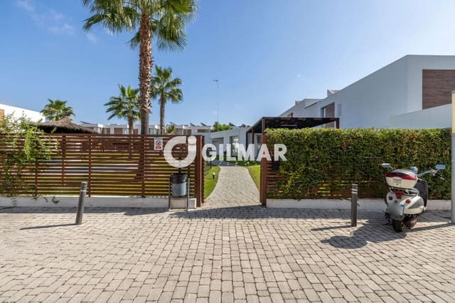 4 quarto Moradia em Banda para venda em Dos Hermanas com piscina - 439 000 € (Ref: 10088441)