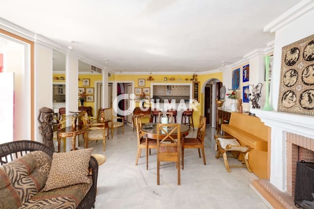 2 soveværelse Lejlighed til salg i Puerto Banus, Marbella med garage - € 897.000 (Ref: 10088443)