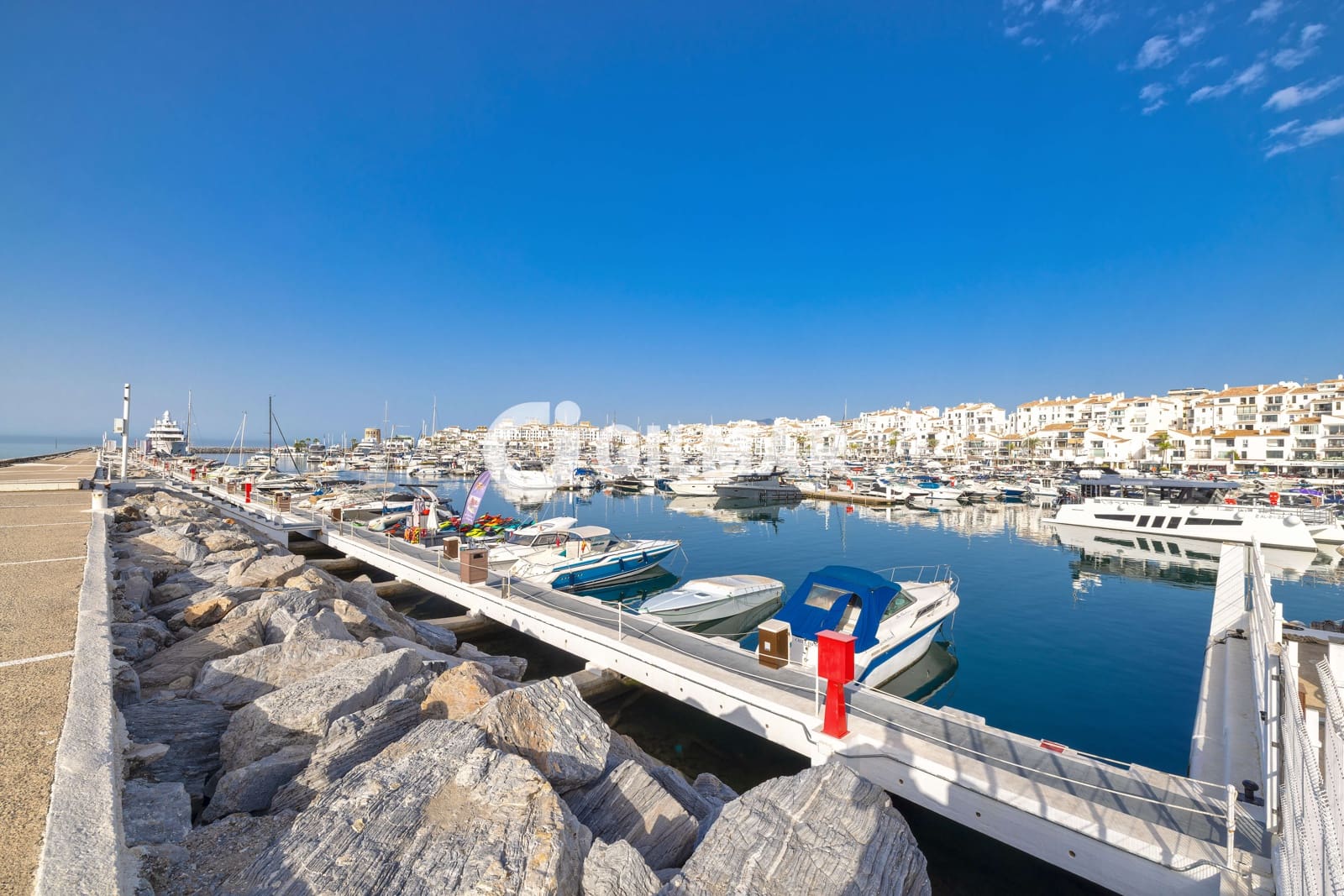 2 soveværelse Lejlighed til salg i Puerto Banus med garage - € 897.000 (Ref: 10088443)