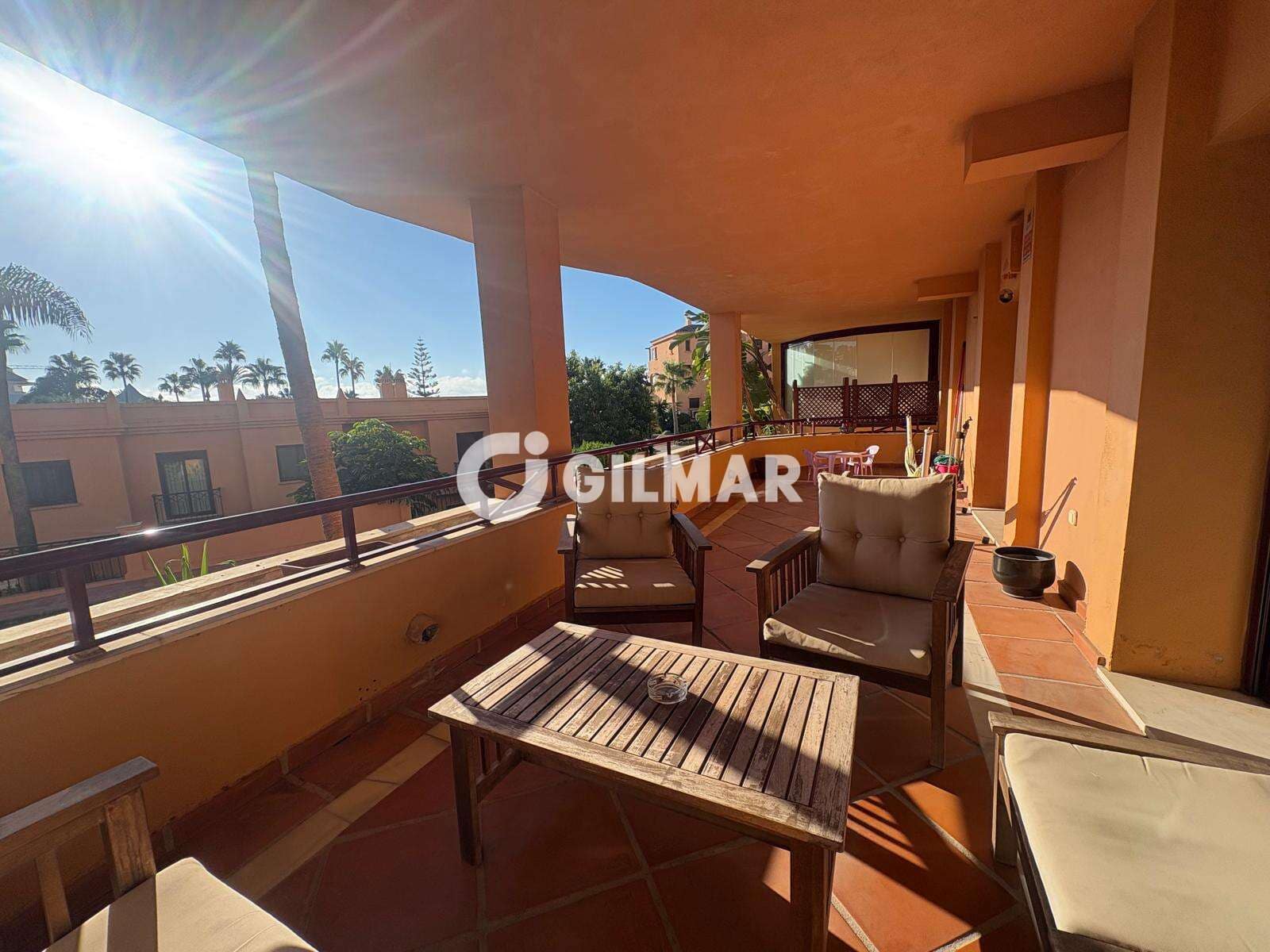 Piso de 4 habitaciones en Estepona en venta con piscina garaje - 1.300.000 € (Ref: 10099165)