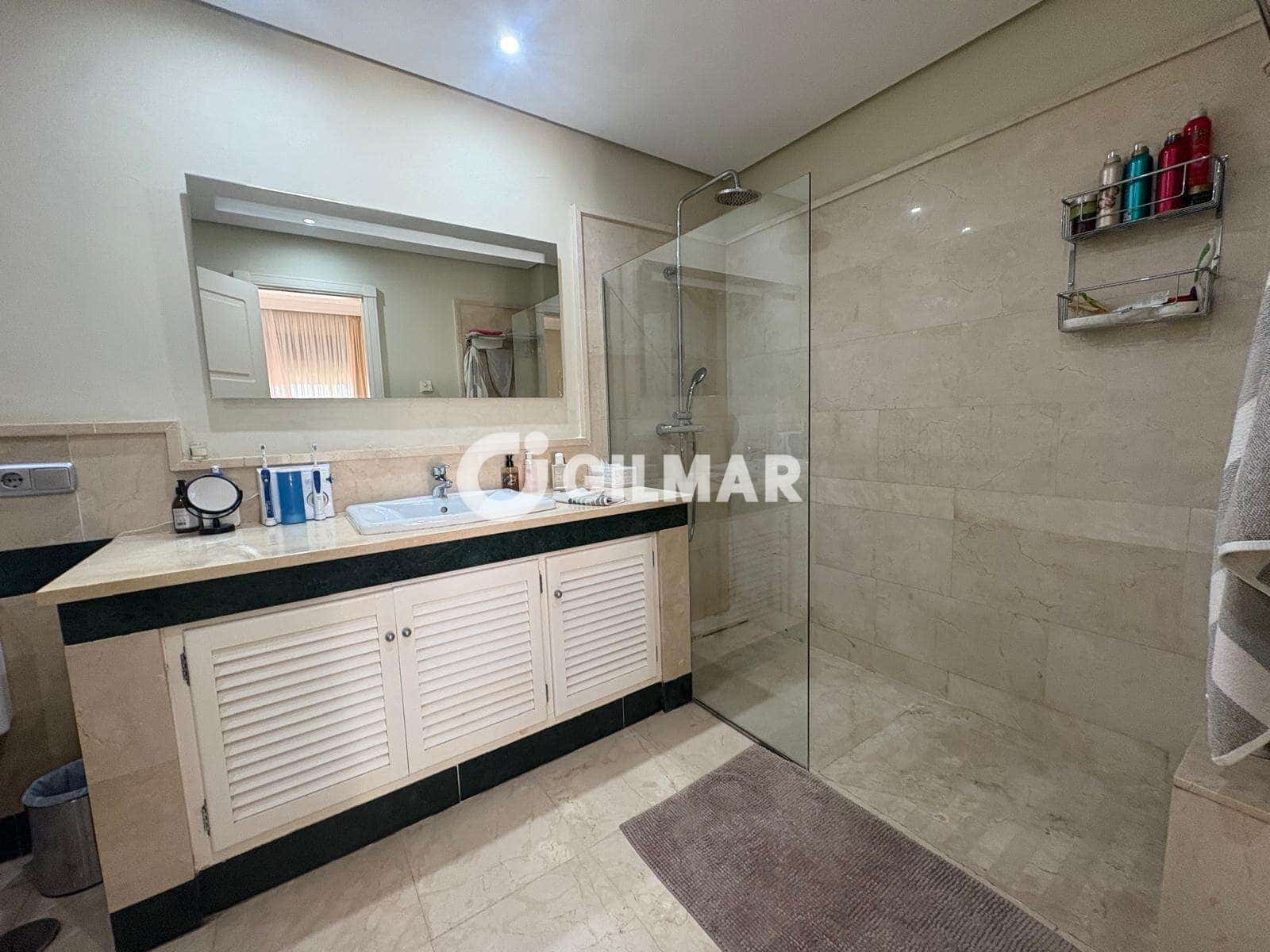 Piso de 4 habitaciones en Estepona en venta con piscina garaje - 1.300.000 € (Ref: 10099165)