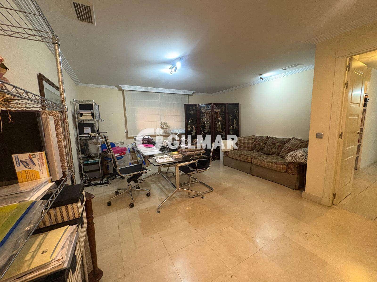Piso de 4 habitaciones en Estepona en venta con piscina garaje - 1.300.000 € (Ref: 10099165)