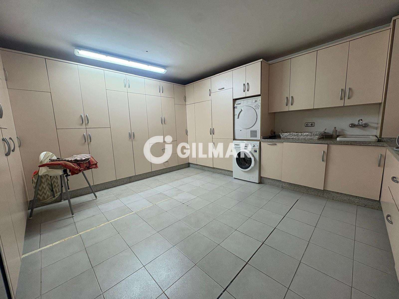 Piso de 4 habitaciones en Estepona en venta con piscina garaje - 1.300.000 € (Ref: 10099165)