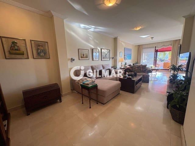 Piso de 4 habitaciones en Seghers, Estepona en venta con piscina garaje - 1.300.000 € (Ref: 10099165)