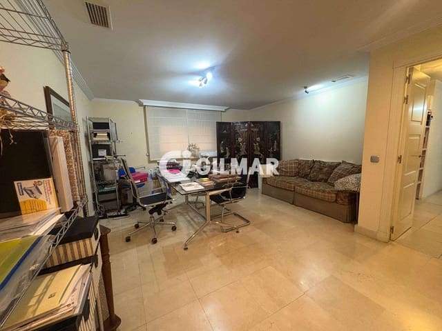 Piso de 4 habitaciones en Seghers, Estepona en venta con piscina garaje - 1.300.000 € (Ref: 10099165)