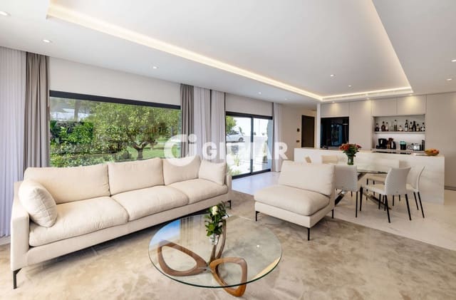 7 slaapkamer Villa te koop in Los Llanos, Estepona met zwembad - € 1.400.000 (Ref: 10099167)