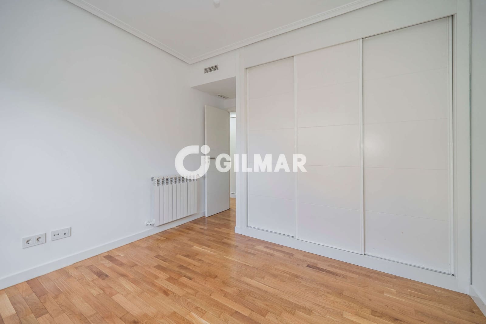 3 bedroom Flat for sale in La Moraleja with pool garage - € 935,000 (Ref: 10100598)