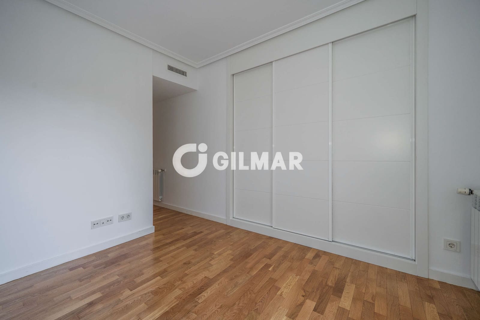 3 bedroom Flat for sale in La Moraleja with pool garage - € 935,000 (Ref: 10100598)