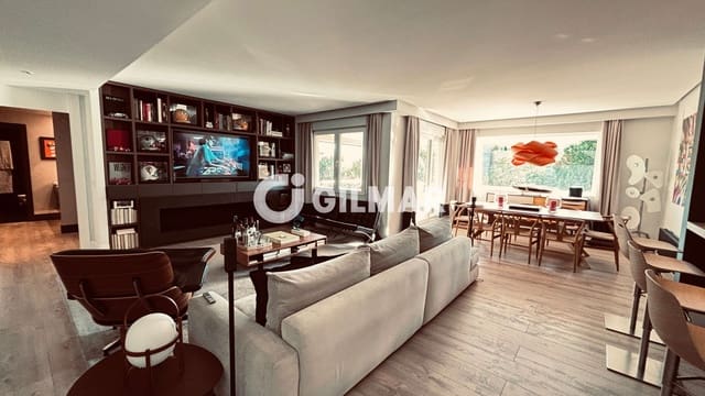 3 makuuhuone Kattohuoneisto myytävänä paikassa La Moraleja, Alcobendas mukana uima-altaan 
autotalli - 1 560 000 € (Ref: 10100599)