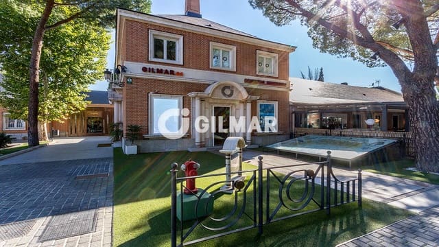 3 bedroom Flat for sale in Valverde, Madrid city with pool garage - € 780,000 (Ref: 10103562)