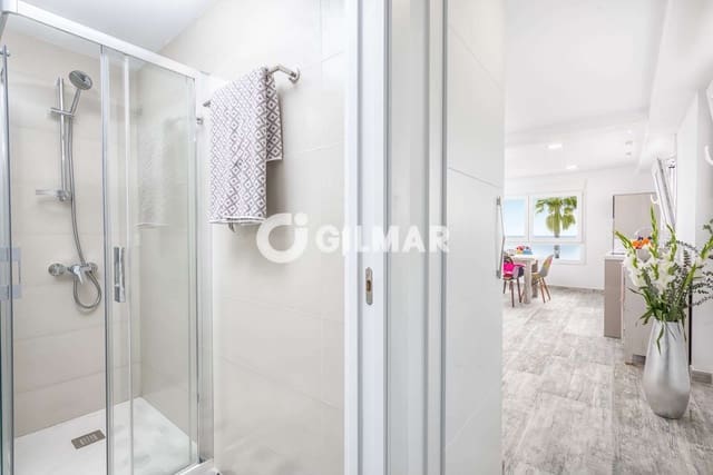 3 bedroom Villa for sale in El Palo, Málaga city - € 995,000 (Ref: 10104330)
