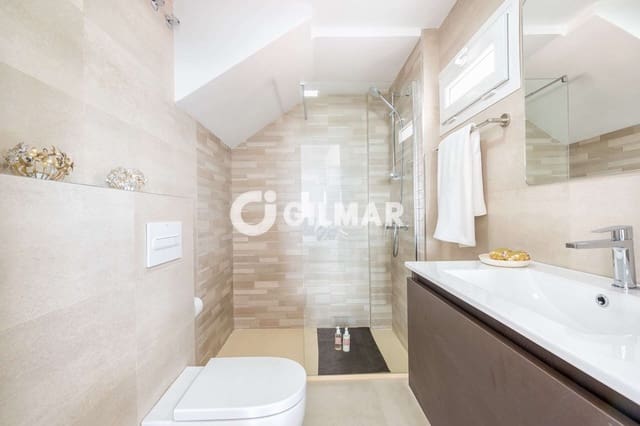 3 bedroom Villa for sale in El Palo, Málaga city - € 995,000 (Ref: 10104330)