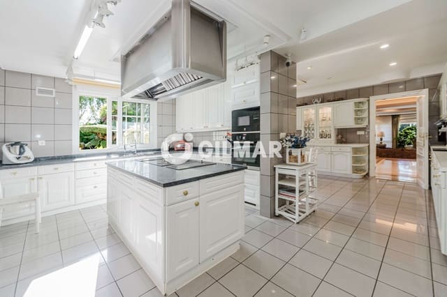 13 bedroom Villa for sale in Algete with pool garage - € 4,500,000 (Ref: 10106563)