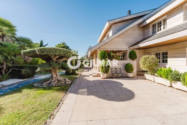13 bedroom Villa for sale in Algete with pool garage - € 4,500,000 (Ref: 10106563)