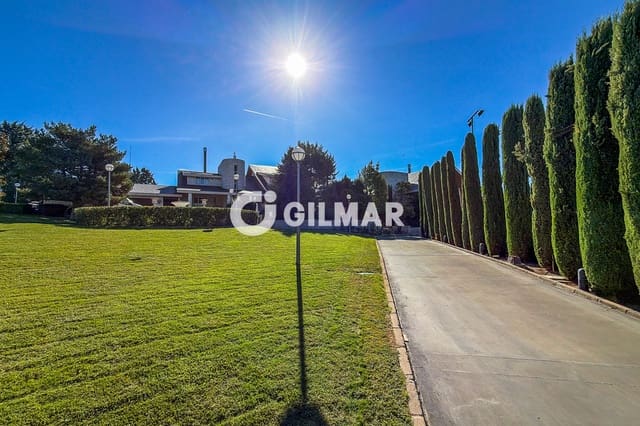 13 bedroom Villa for sale in Algete with pool garage - € 4,500,000 (Ref: 10106563)