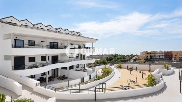 Piso de 3 habitaciones en Santangelo, Benalmádena en venta con piscina garaje - 650.000 € (Ref: 10113344)