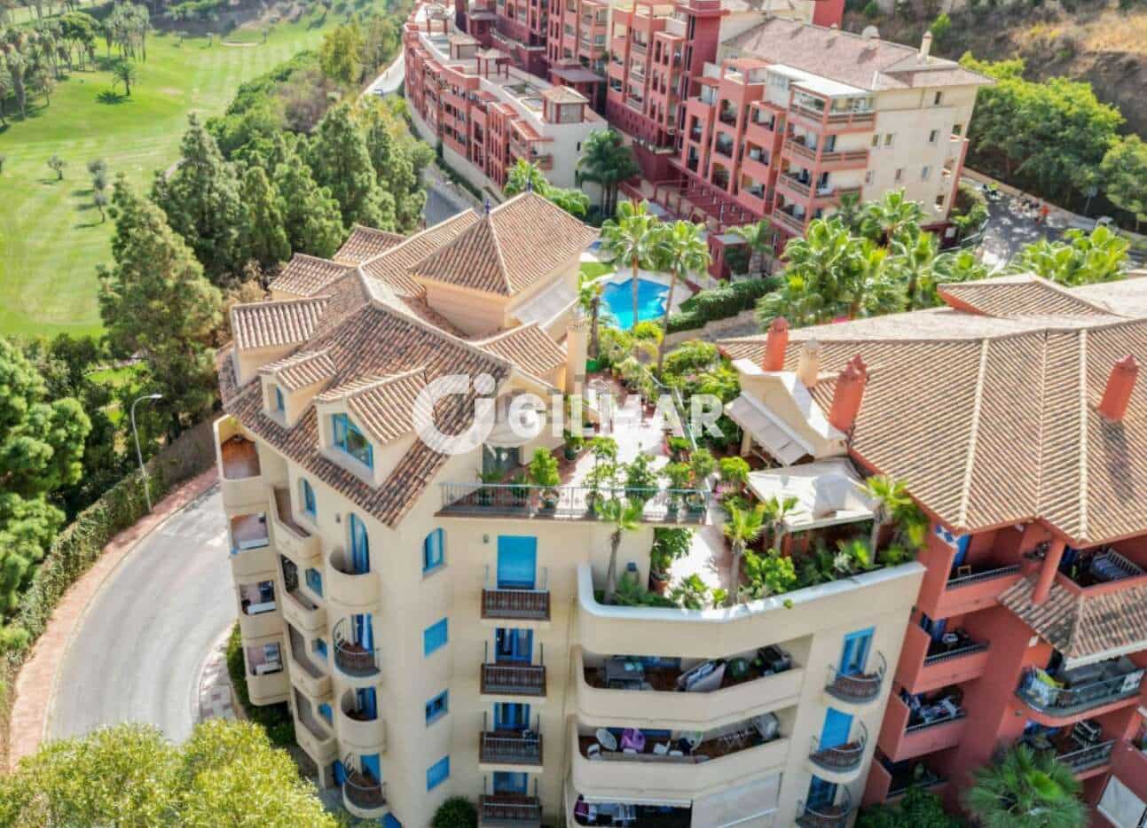 Ático de 5 habitaciones en Torrequebrada en venta con piscina garaje - 1.049.000 € (Ref: 10113345)