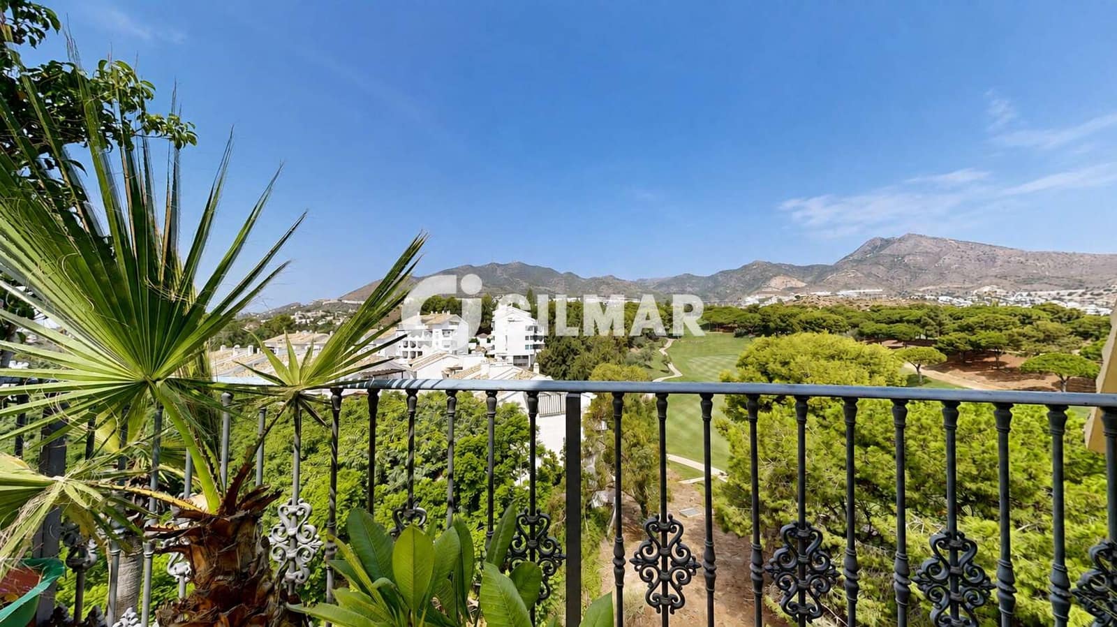 Ático de 5 habitaciones en Torrequebrada en venta con piscina garaje - 1.049.000 € (Ref: 10113345)
