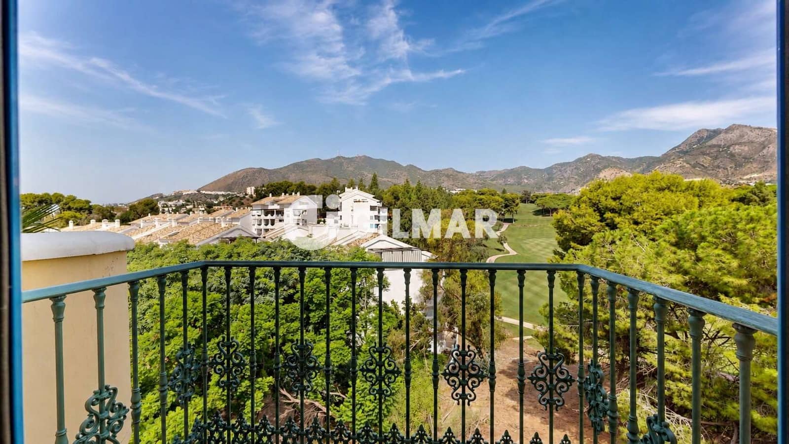 Ático de 5 habitaciones en Torrequebrada en venta con piscina garaje - 1.049.000 € (Ref: 10113345)