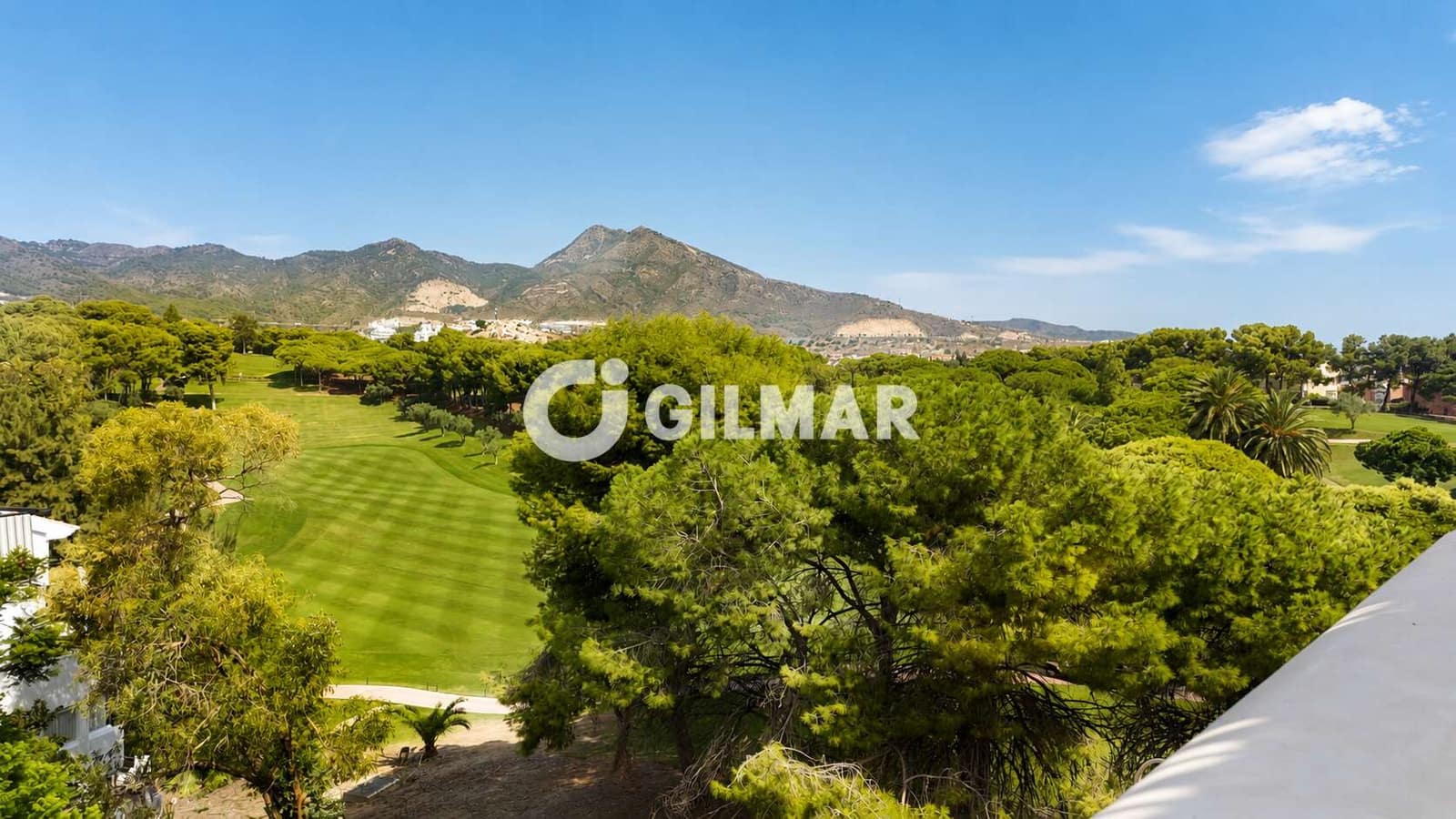 Ático de 5 habitaciones en Torrequebrada en venta con piscina garaje - 1.049.000 € (Ref: 10113345)