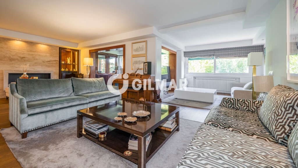 4 bedroom Flat for sale in La Moraleja with pool garage - € 1,950,000 (Ref: 10118152)