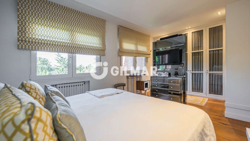 4 bedroom Flat for sale in La Moraleja with pool garage - € 1,950,000 (Ref: 10118152)