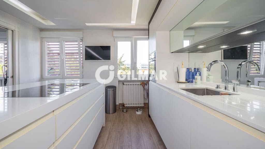 4 bedroom Flat for sale in La Moraleja with pool garage - € 1,950,000 (Ref: 10118152)