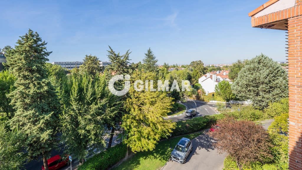4 bedroom Flat for sale in La Moraleja with pool garage - € 1,950,000 (Ref: 10118152)