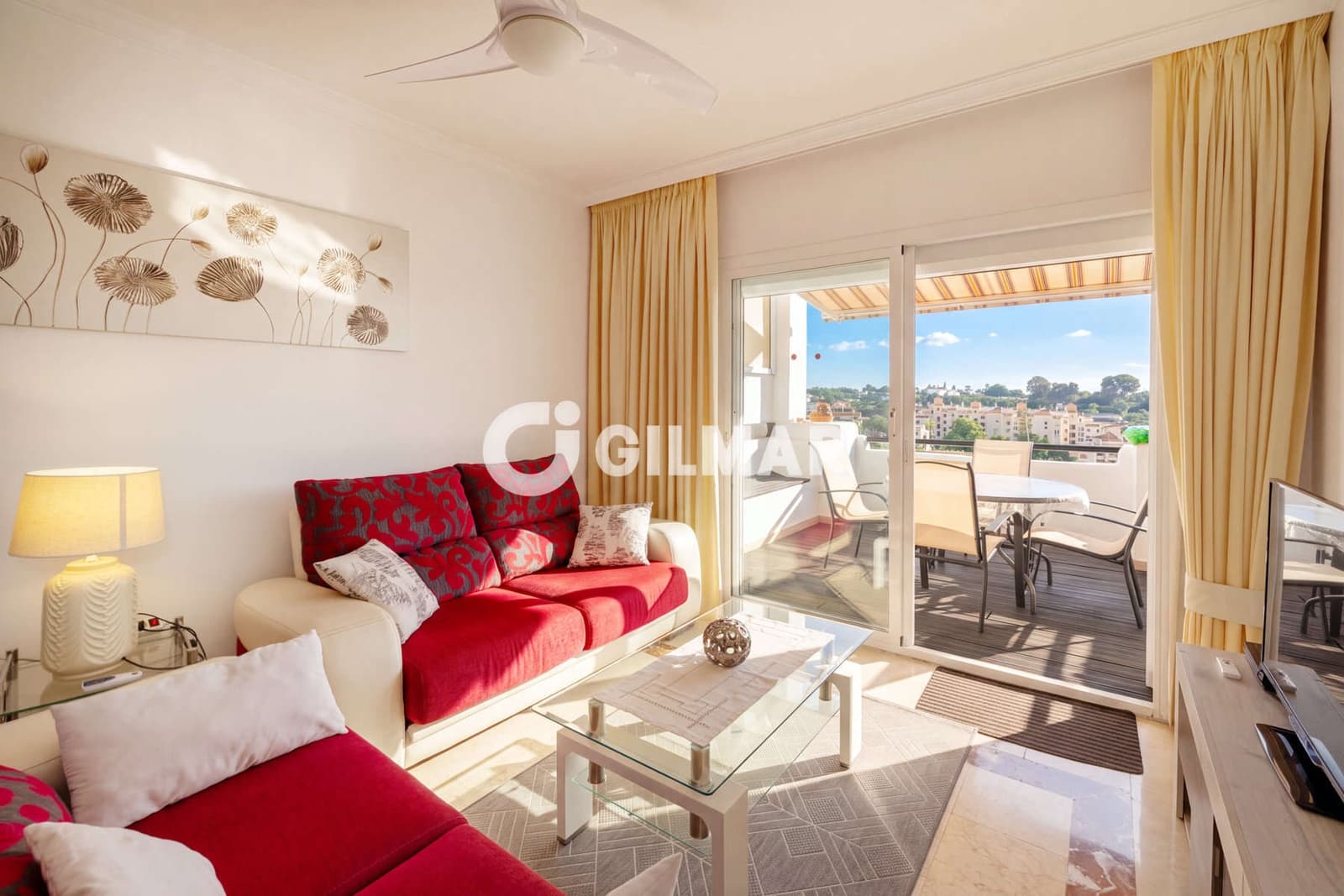 Piso de 2 habitaciones en Estepona en venta con piscina garaje - 360.000 € (Ref: 10120320)