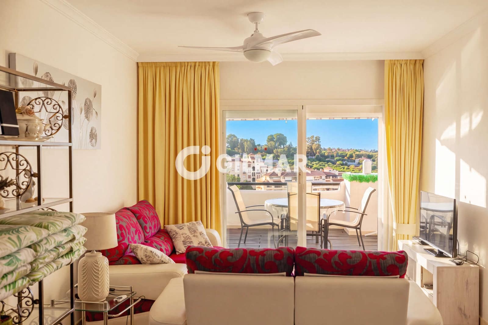 Piso de 2 habitaciones en Estepona en venta con piscina garaje - 360.000 € (Ref: 10120320)