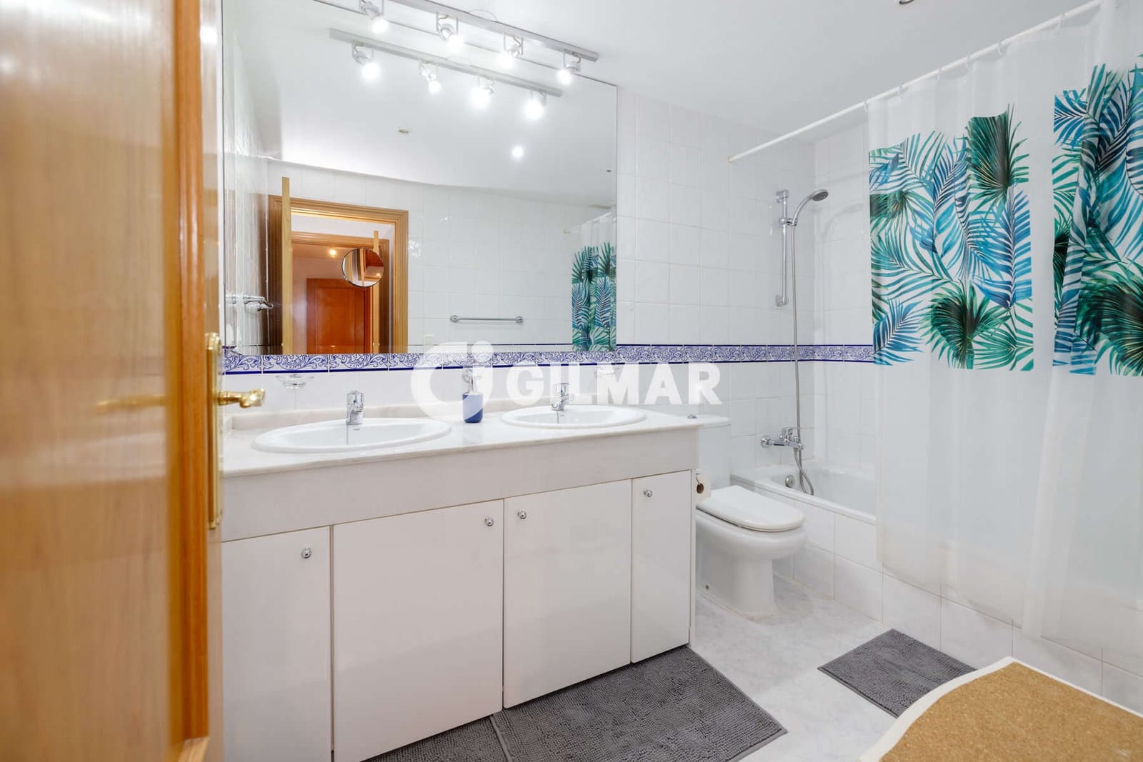Piso de 2 habitaciones en Estepona en venta con piscina garaje - 360.000 € (Ref: 10120320)