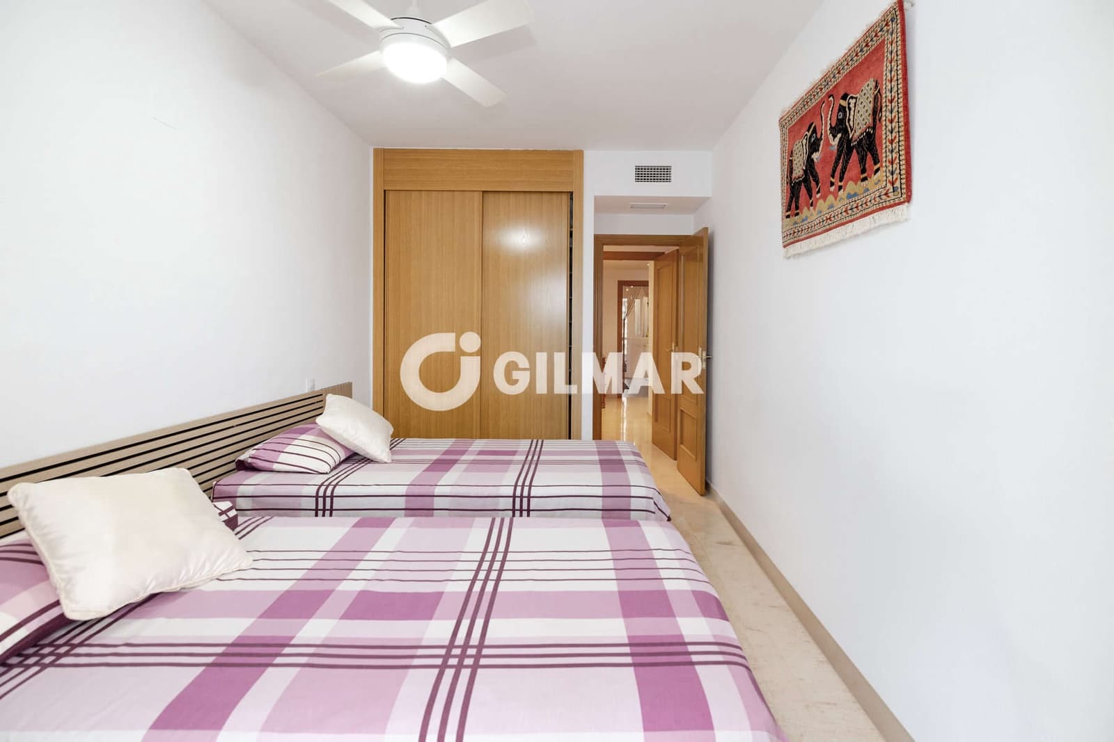 Piso de 2 habitaciones en Estepona en venta con piscina garaje - 360.000 € (Ref: 10120320)