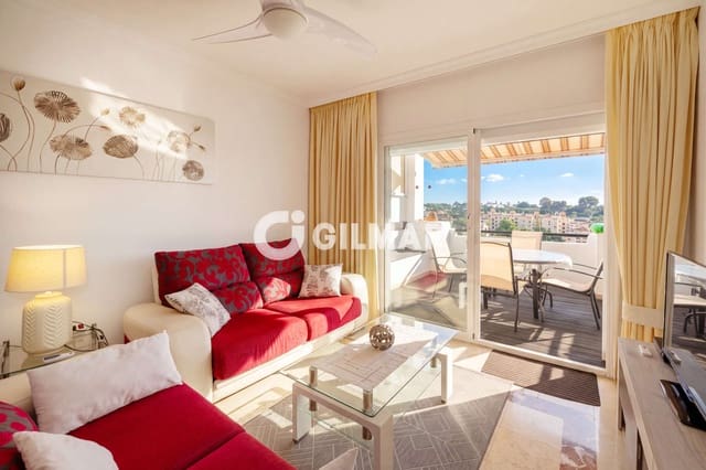 Piso de 2 habitaciones en La Concha - Resina Golf, Estepona en venta con piscina garaje - 360.000 € (Ref: 10120320)