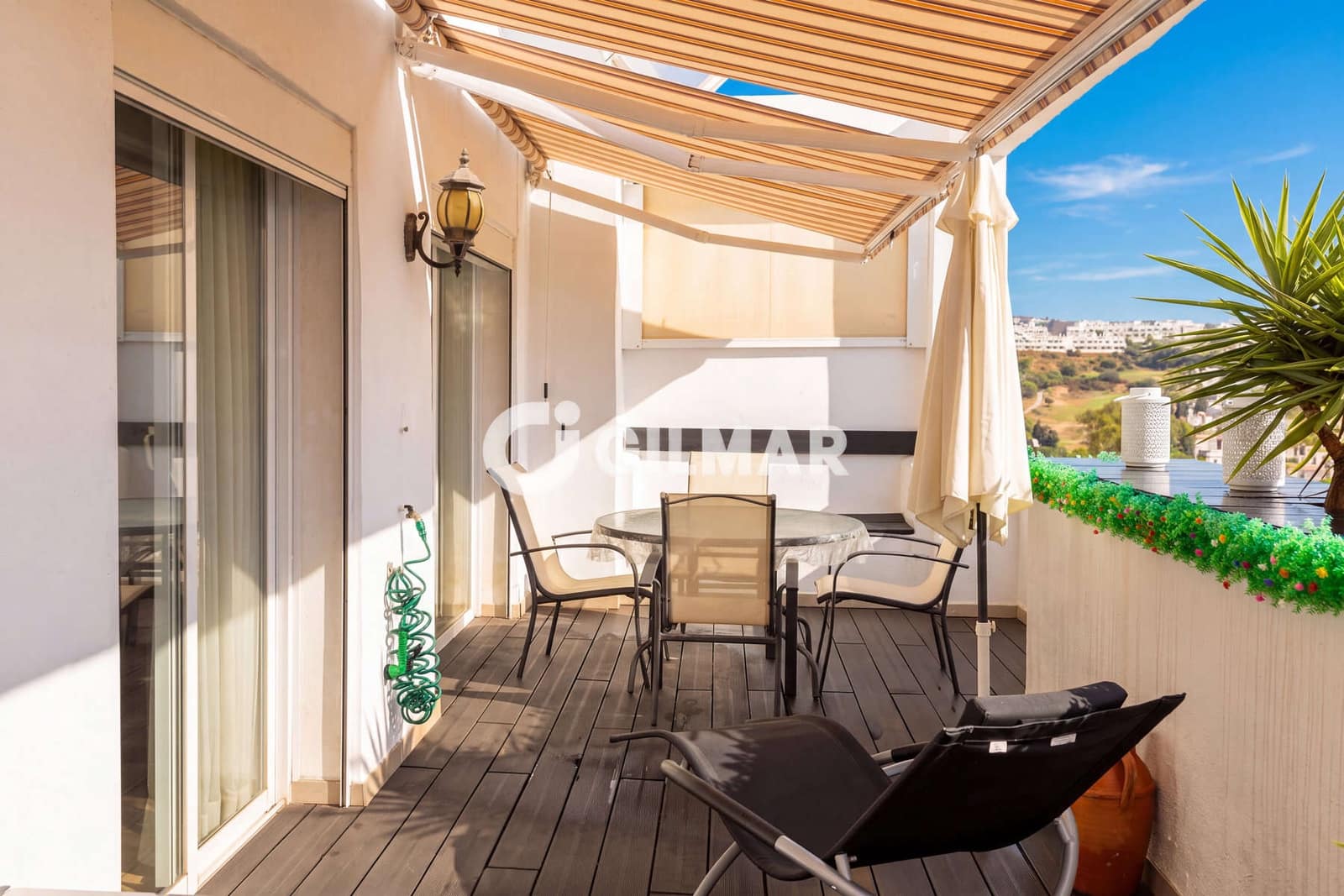 Piso de 2 habitaciones en Estepona en venta con piscina garaje - 360.000 € (Ref: 10120320)