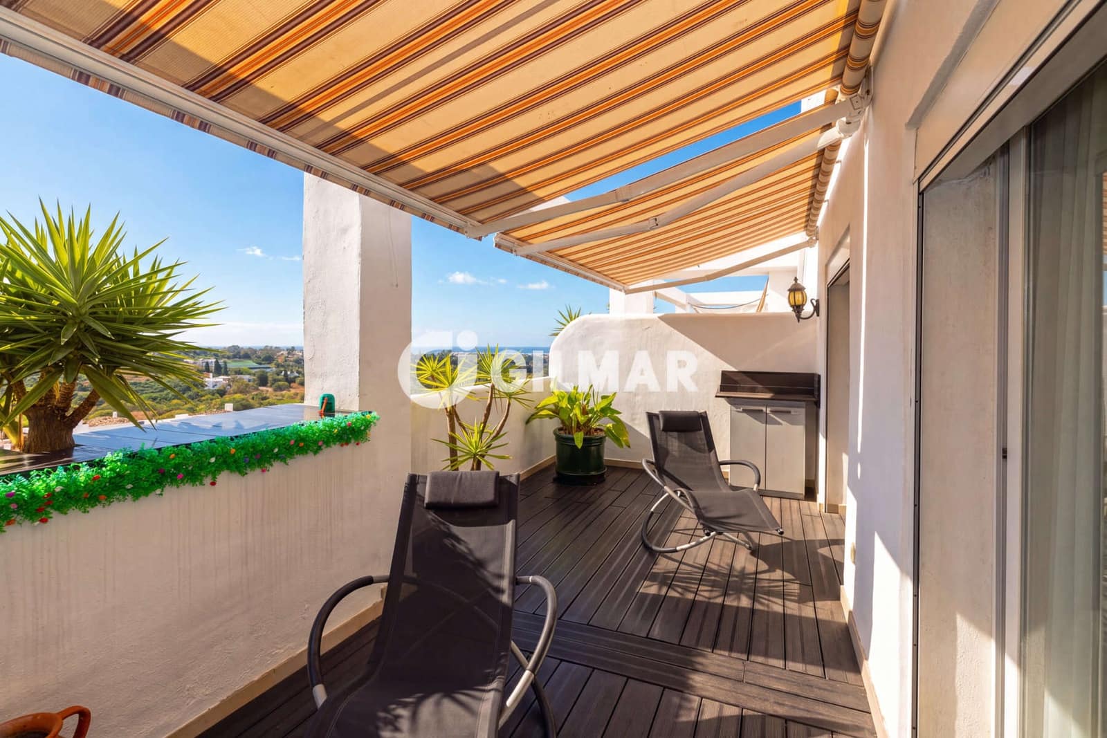 Piso de 2 habitaciones en Estepona en venta con piscina garaje - 360.000 € (Ref: 10120320)