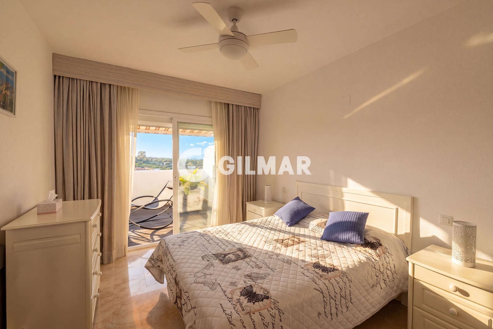 Piso de 2 habitaciones en Estepona en venta con piscina garaje - 360.000 € (Ref: 10120320)