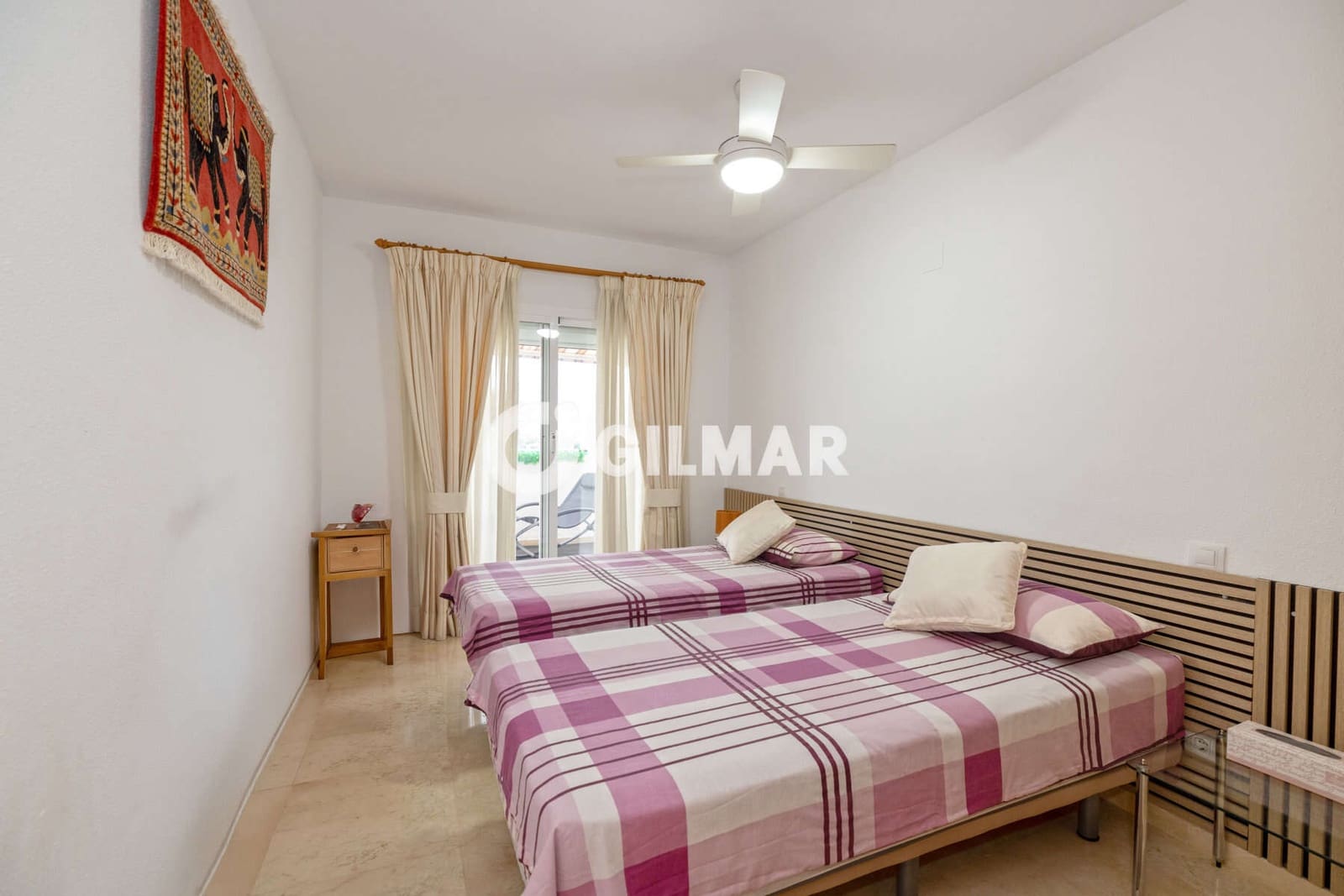 Piso de 2 habitaciones en Estepona en venta con piscina garaje - 360.000 € (Ref: 10120320)