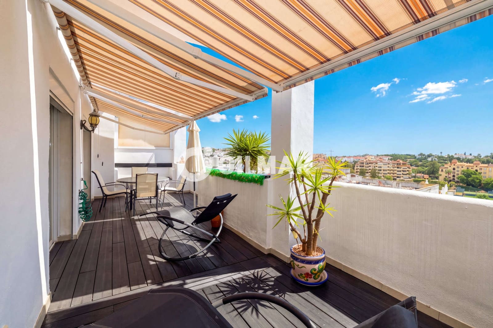 Piso de 2 habitaciones en Estepona en venta con piscina garaje - 360.000 € (Ref: 10120320)