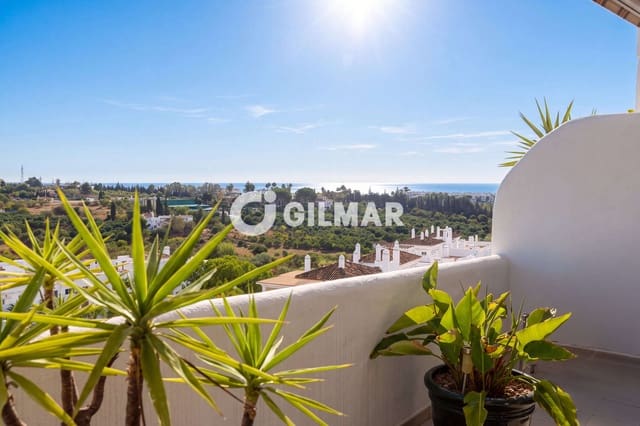 Piso de 2 habitaciones en La Concha - Resina Golf, Estepona en venta con piscina garaje - 360.000 € (Ref: 10120320)