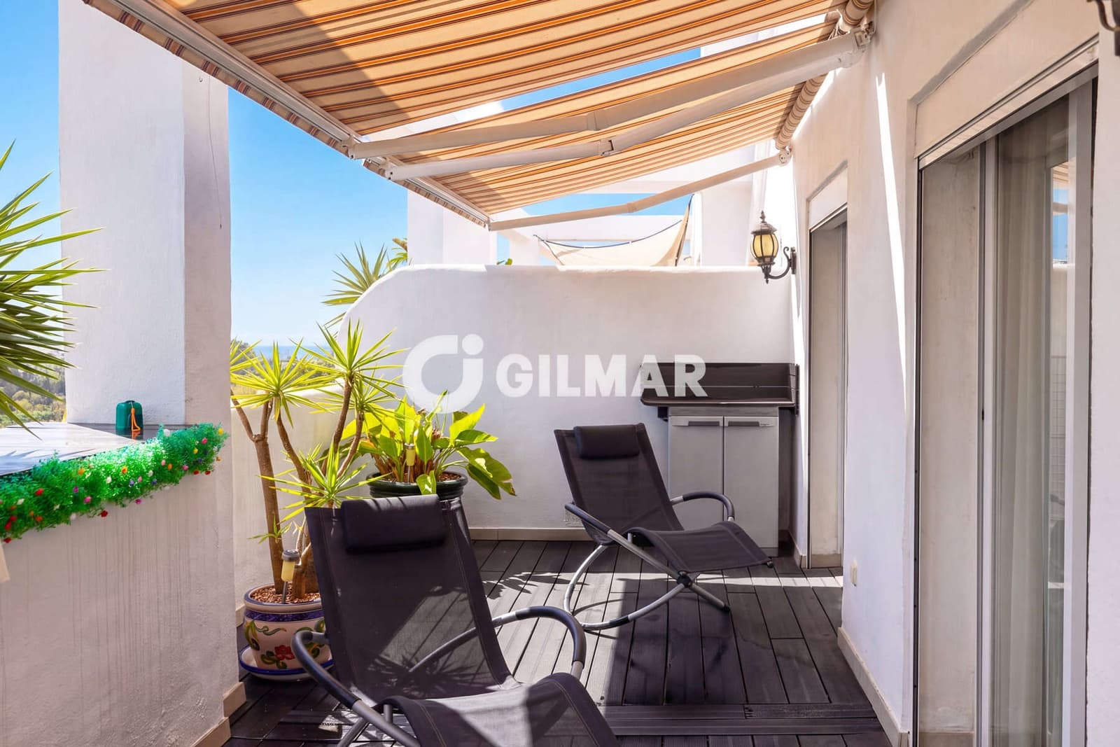 Piso de 2 habitaciones en Estepona en venta con piscina garaje - 360.000 € (Ref: 10120320)