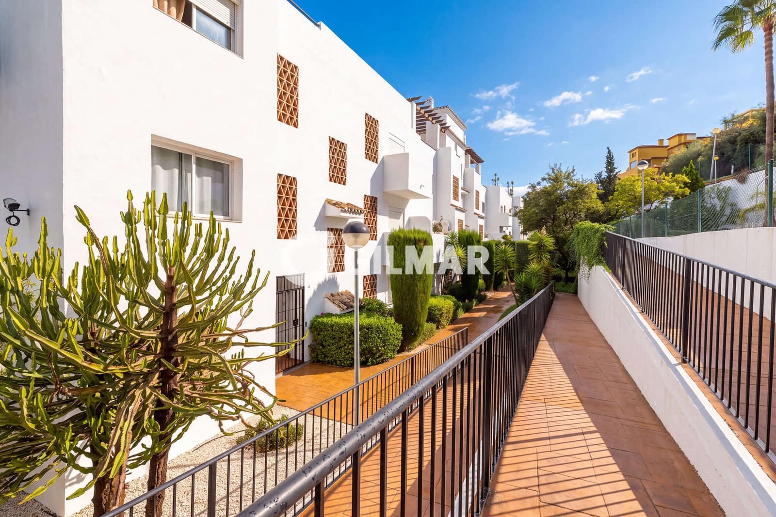 Piso de 2 habitaciones en Estepona en venta con piscina garaje - 360.000 € (Ref: 10120320)