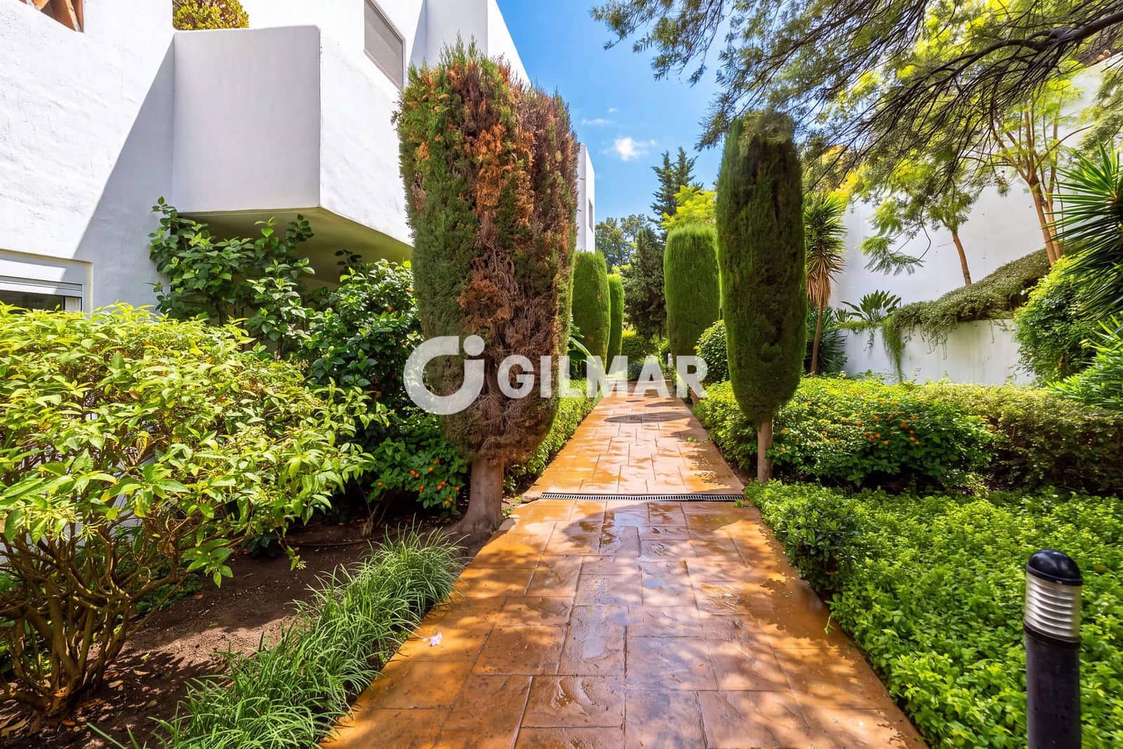 Piso de 2 habitaciones en Estepona en venta con piscina garaje - 360.000 € (Ref: 10120320)