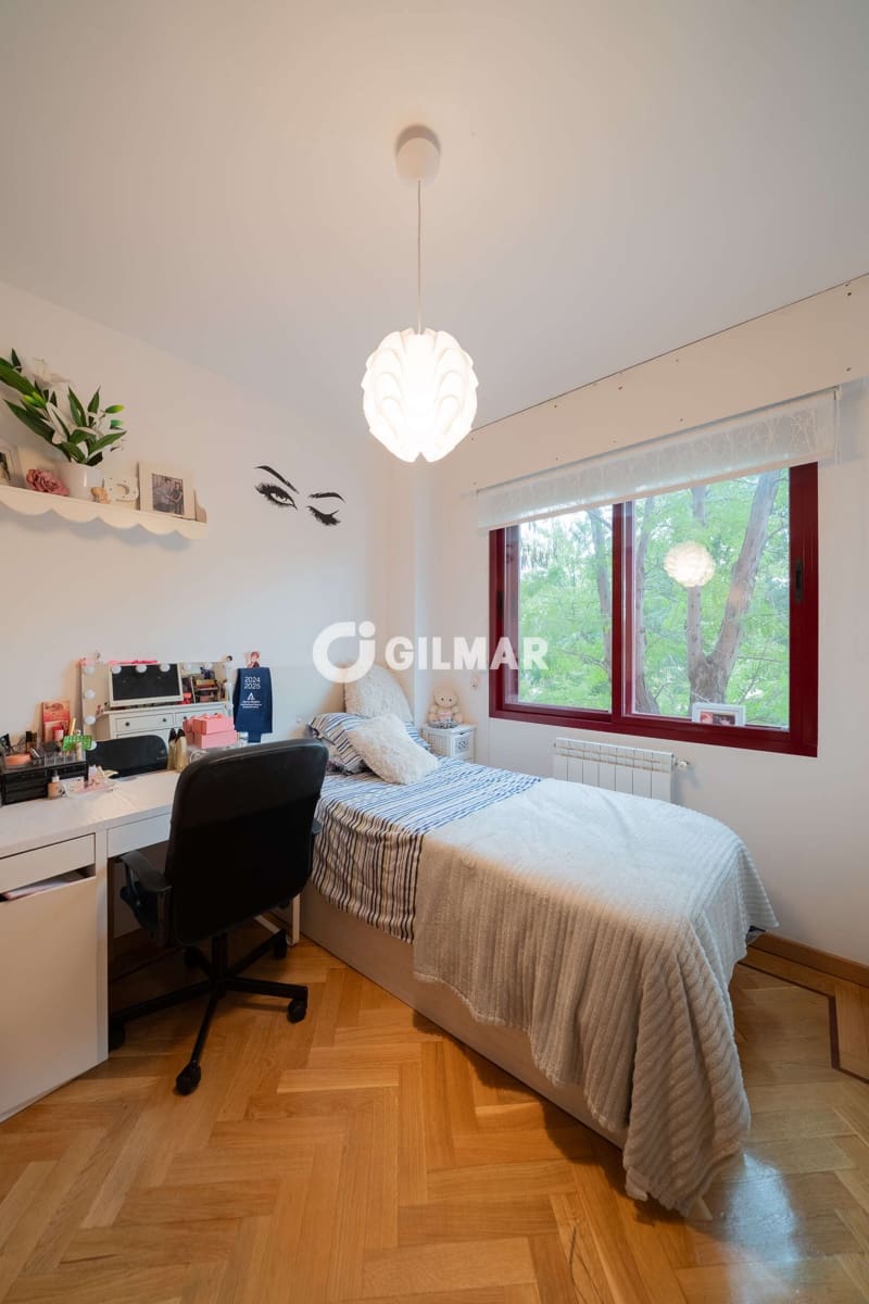 3 makuuhuone Asunto myytävänä paikassa Madrid kaupunki mukana uima-altaan 
autotalli - 959 000 € (Ref: 10120585)